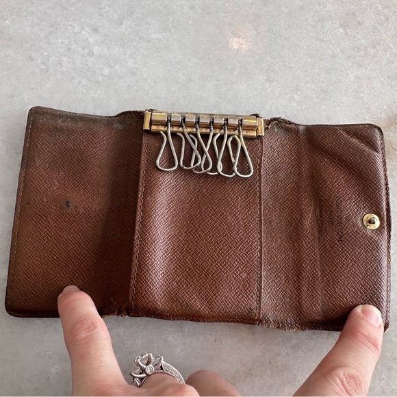 LOUIS VUITTON Monogram 6 Key Holder (CT4127) - Picture 5 of 10